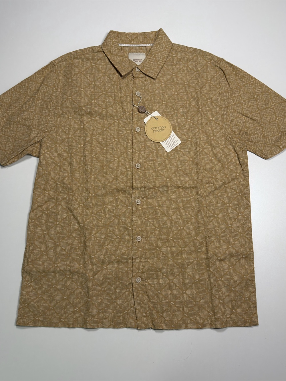 Common People Men's Short-Sleeve Button-Down Shirt in Khaki